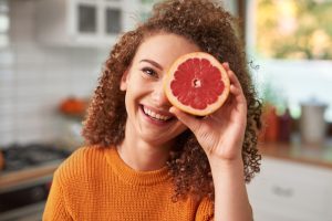 Como a boa alimentação ajuda na saúde dos olhos